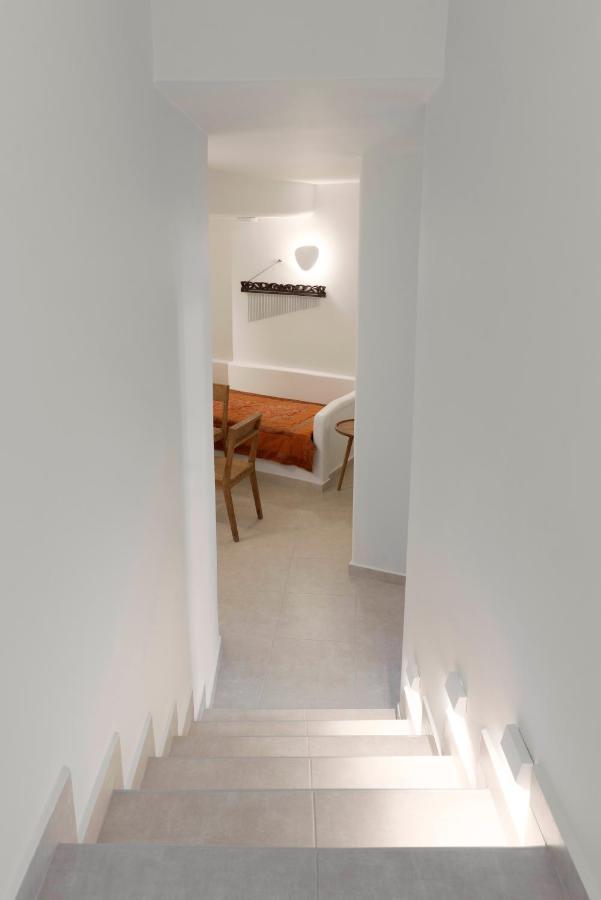 Thallos Cave House And Holiday home *