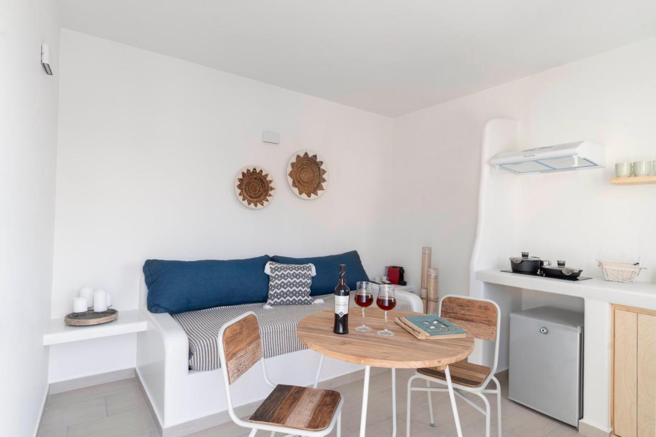 Thallos Cave House And Karterados (Santorini)