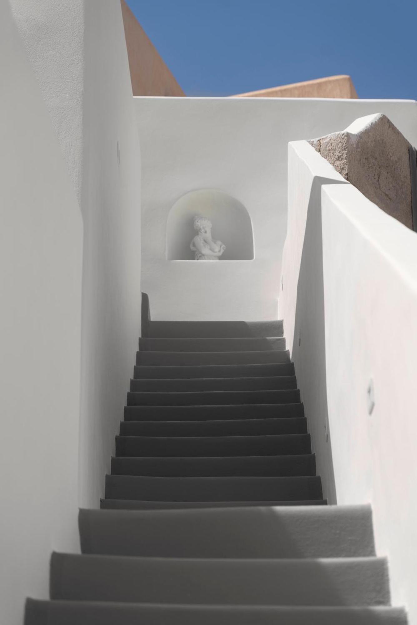 Thallos Cave House And Karterados (Santorini)